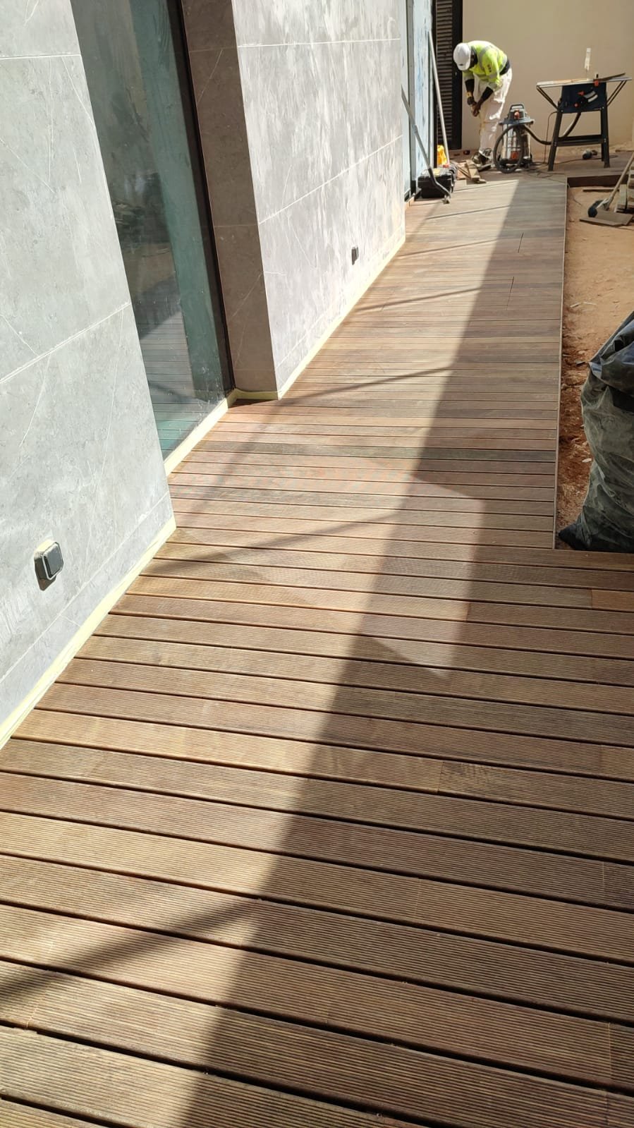 Trabalho de deck em madeira