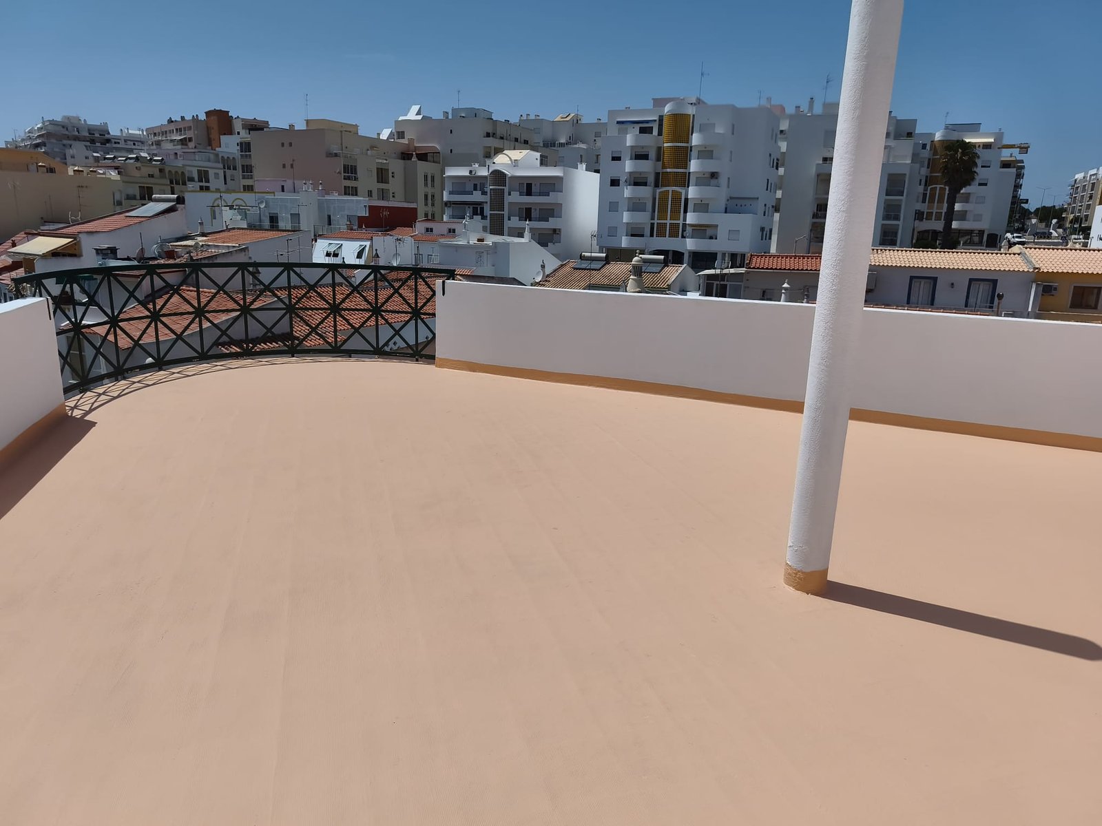 Espaço exterior com acabamento