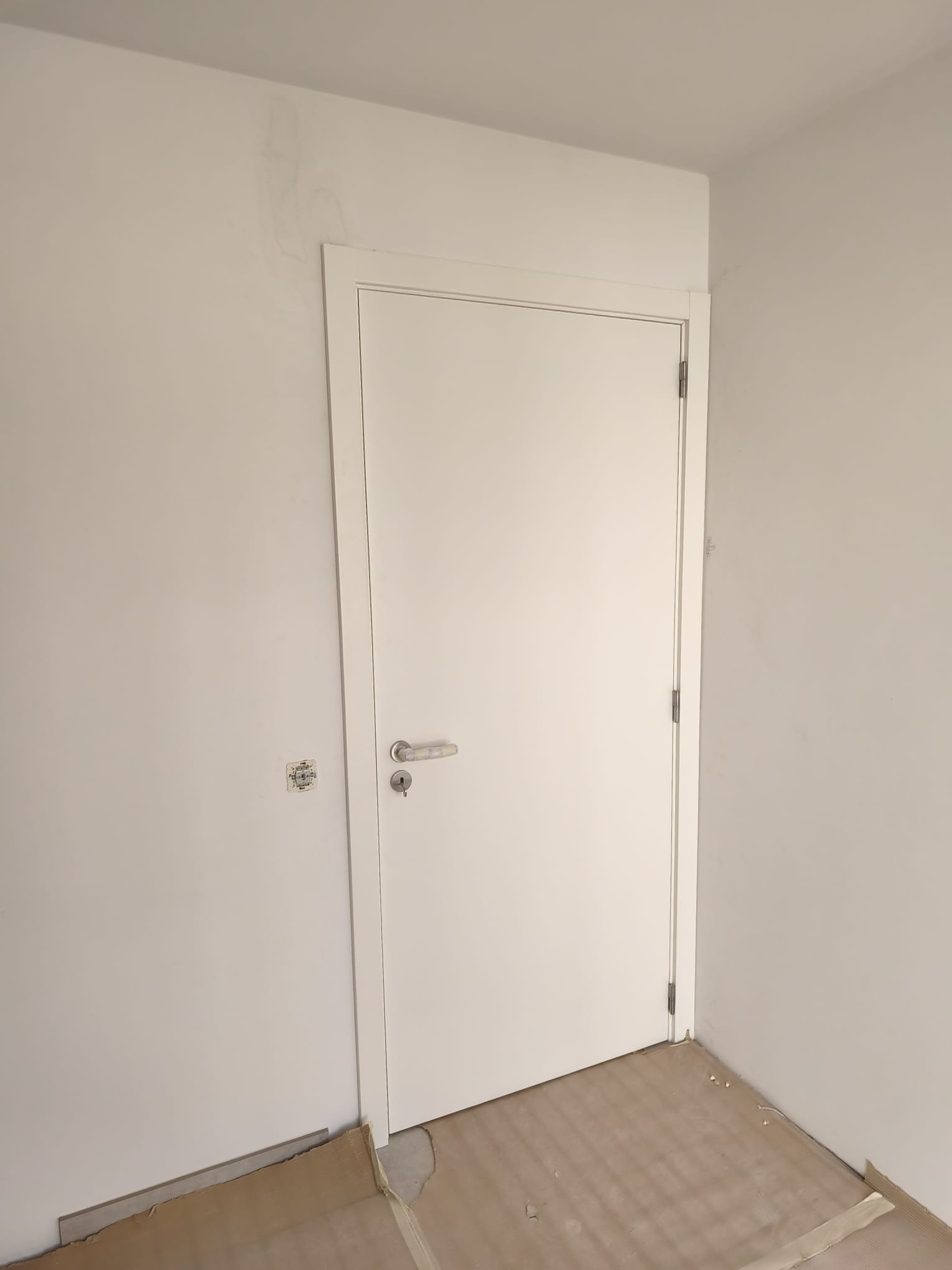 Porta interior minimalista